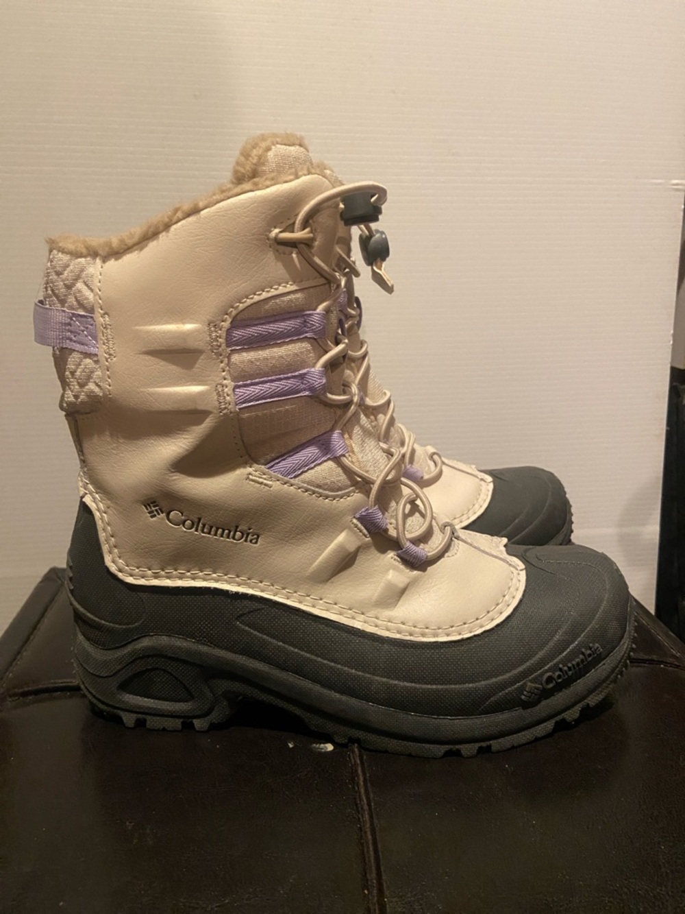 Columbia Cream and Black Winter Boots with Lavender Accents womens 6 VGUC
